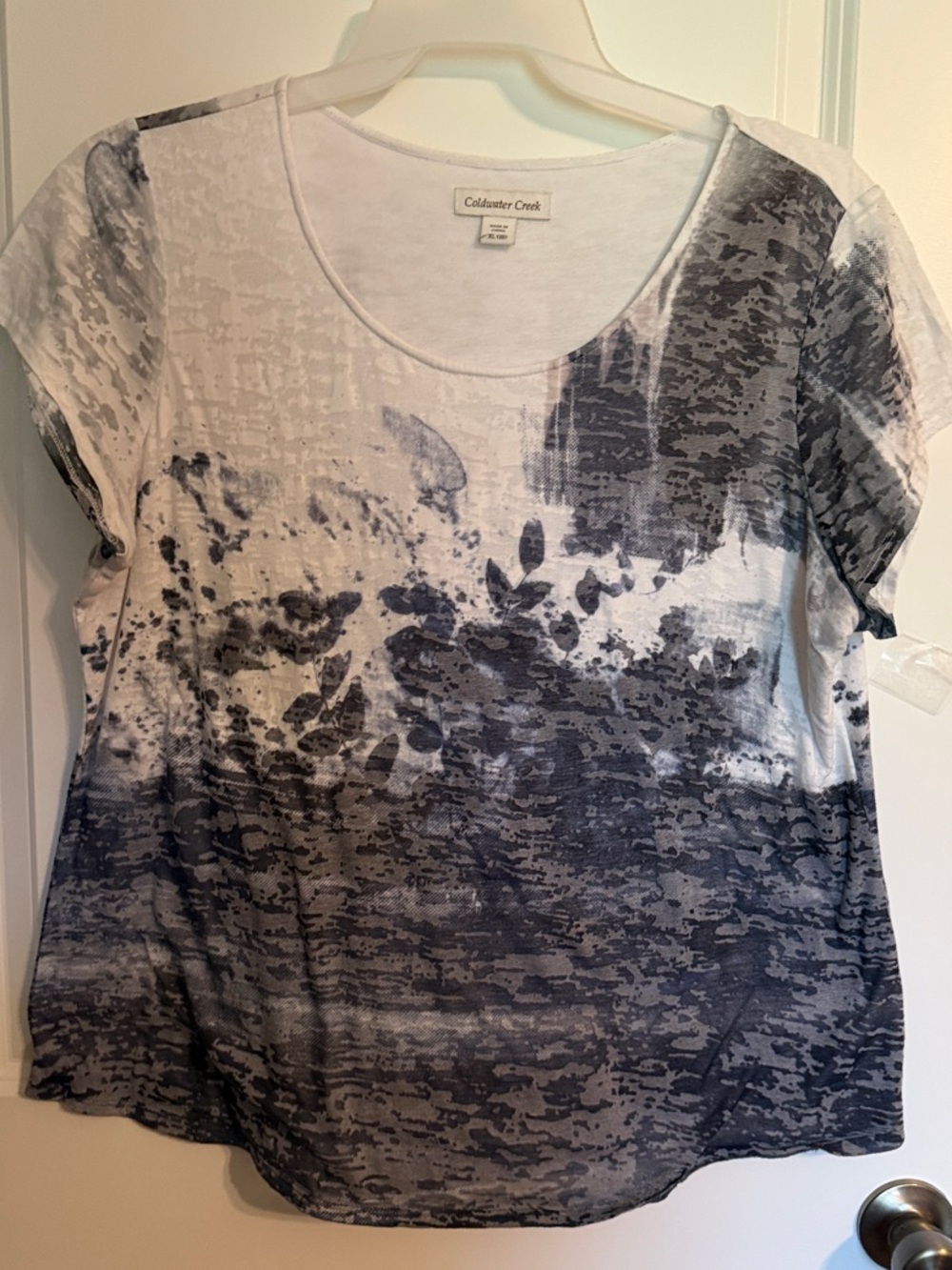 Coldwater Creek Short Sleeve Abstract Floral Tee - White & Gray